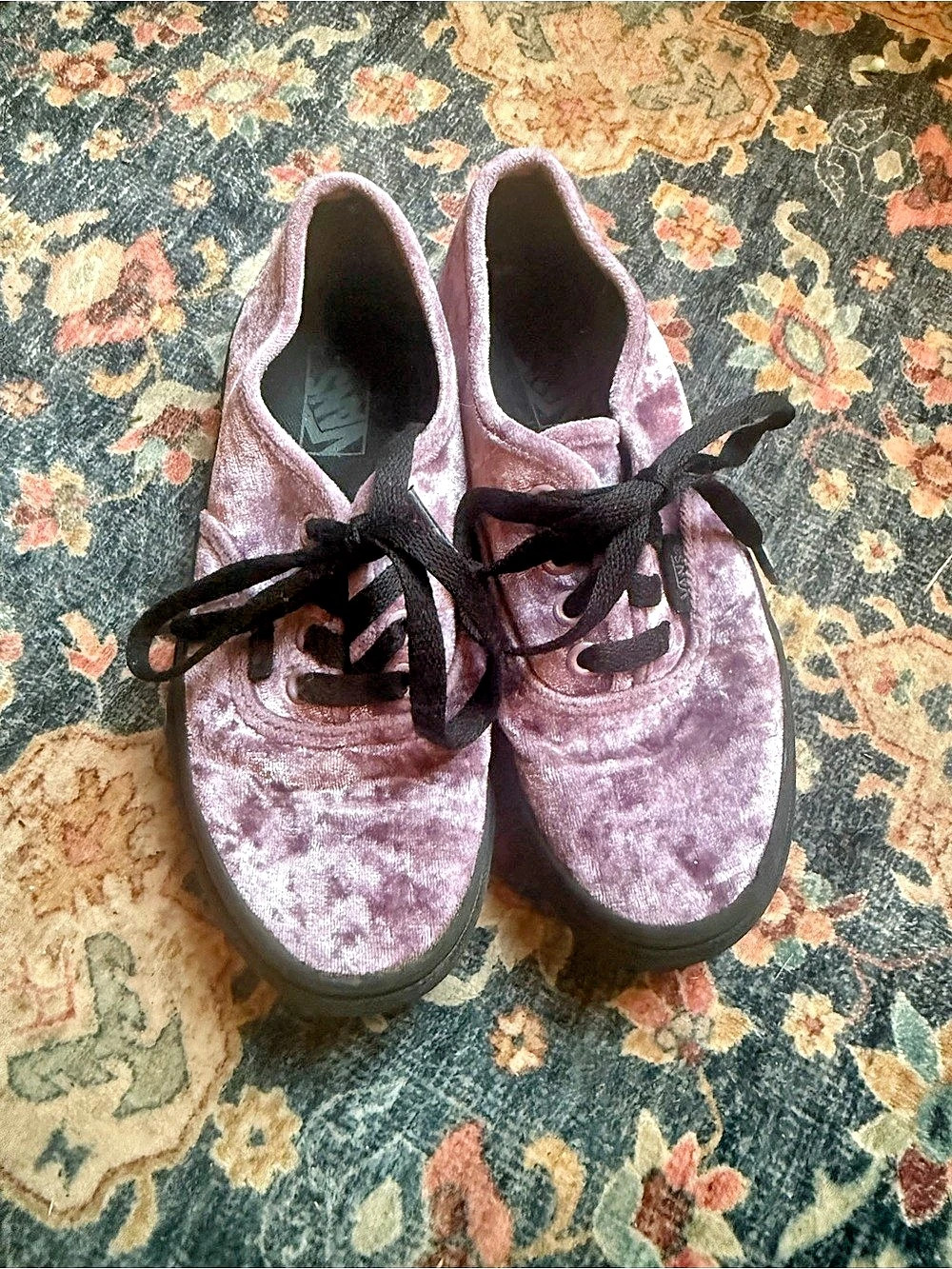 Girls Size 1 Vans Old Skool Velvet - Sneakers in Purple & Black